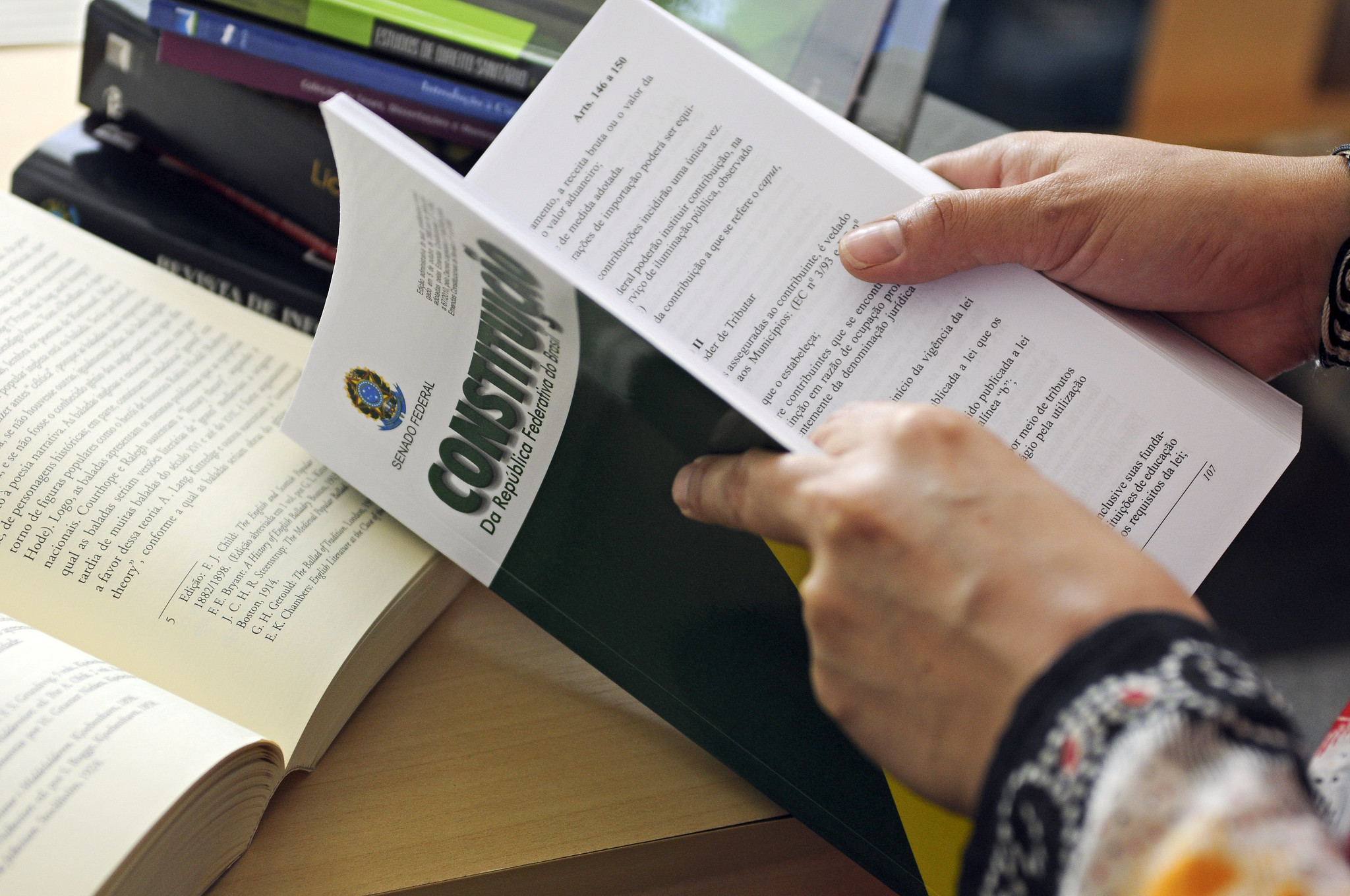 O orçamento temático e a Dogmática Constitucional Emancipatória