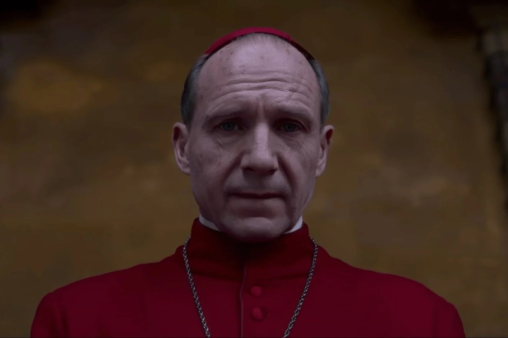 “Conclave” funciona como uma trama de detetive nos bastidores do Vaticano