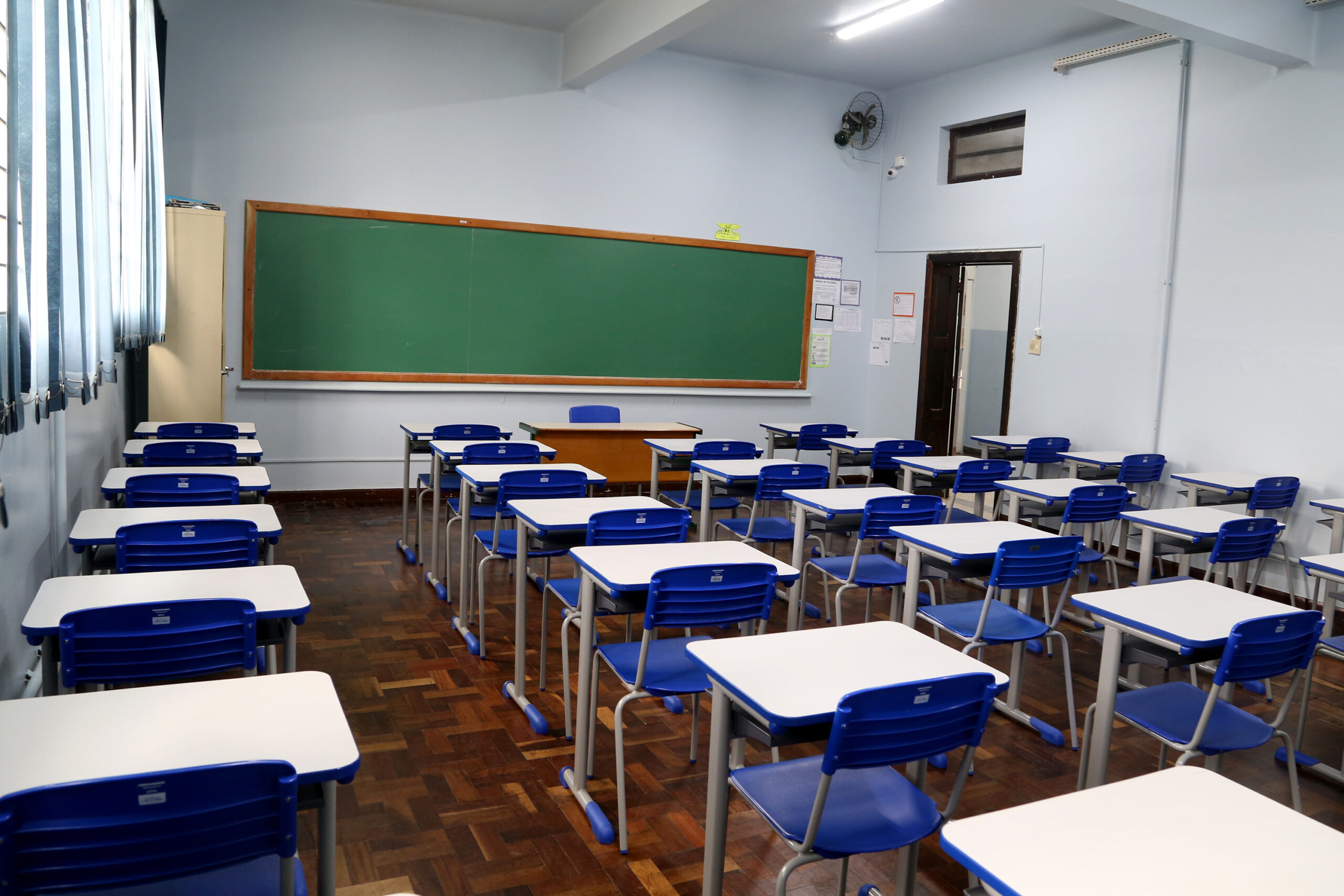 Um dia após denúncia por descumprir ordem judicial, governo Ratinho derruba liminar do Parceiro da Escola