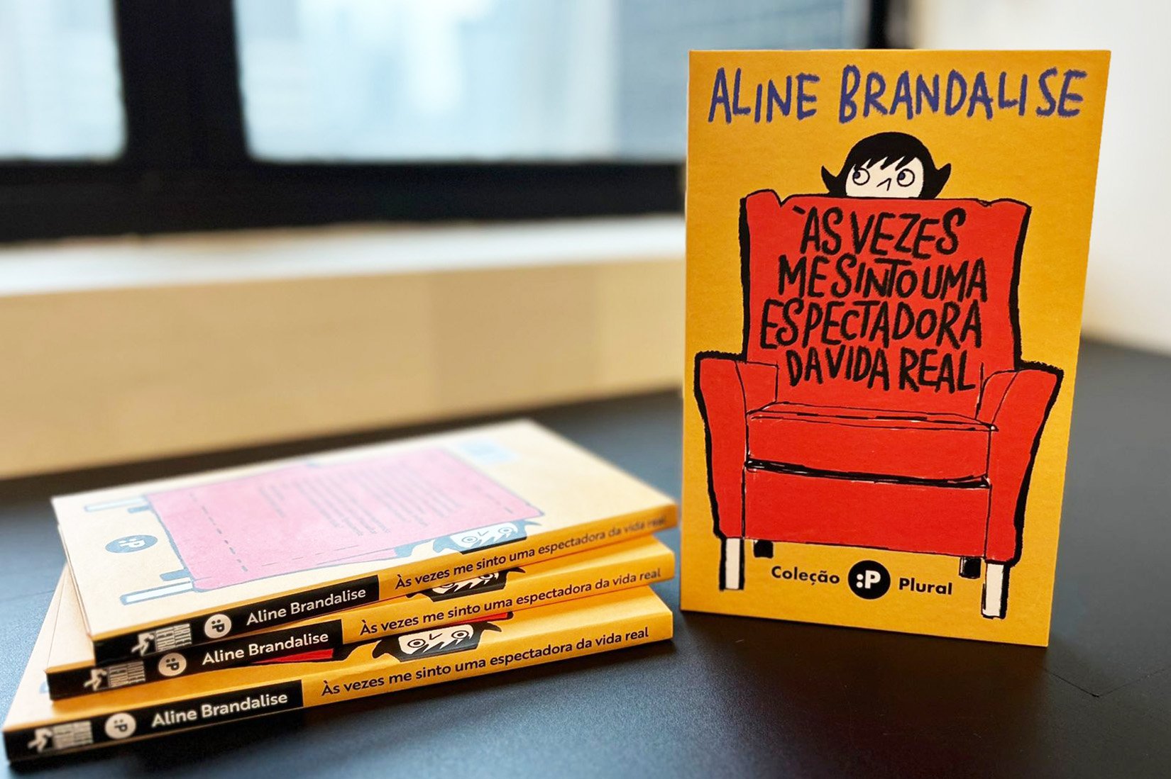 Aline Brandalise fala sobre seu livro de estreia, com lançamento neste sábado (01/02)