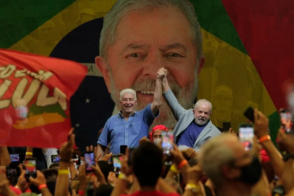 Decisão do TRE põe fim à passagem dos Requião pelo PT