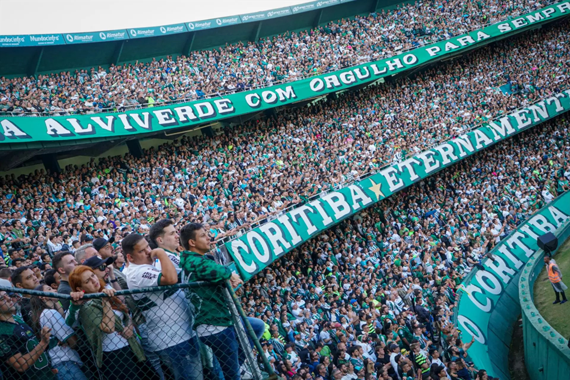 Hino do Coxa de 1928 que defendia a eugenia é retirado de site oficial