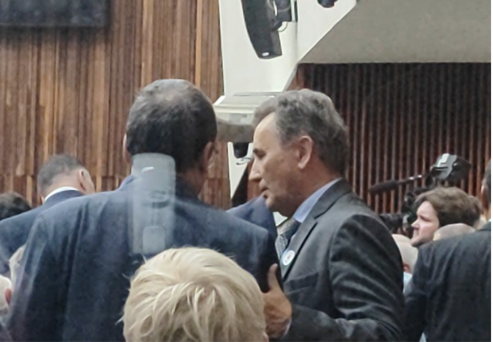 Deonilson Roldo está de volta à cena