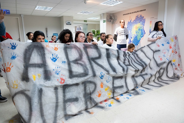 Ação despeja 327 famílias de terreno da Britanite, no Tatuquara