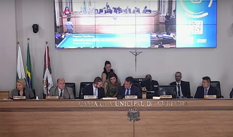 Vereadores de direita usam primeira sessão da Câmara de Curitiba para “lacração” ideológica