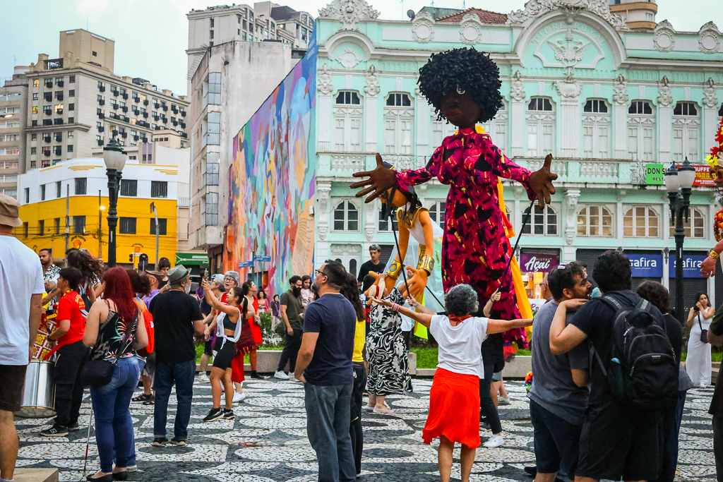 App Happn revela quais os melhores blocos de Curitiba para encontrar um crush