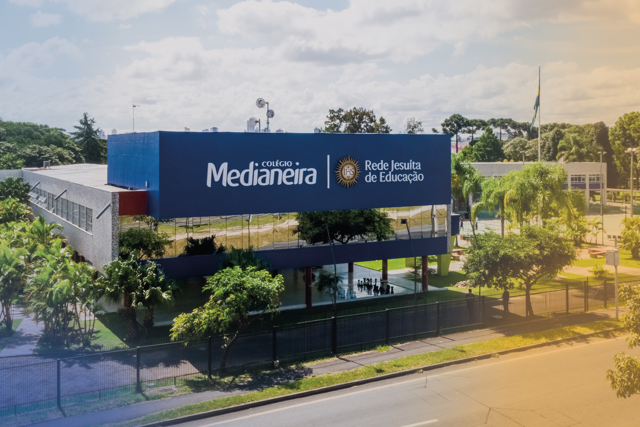 Colégio Medianeira completa 68 anos de história em Curitiba