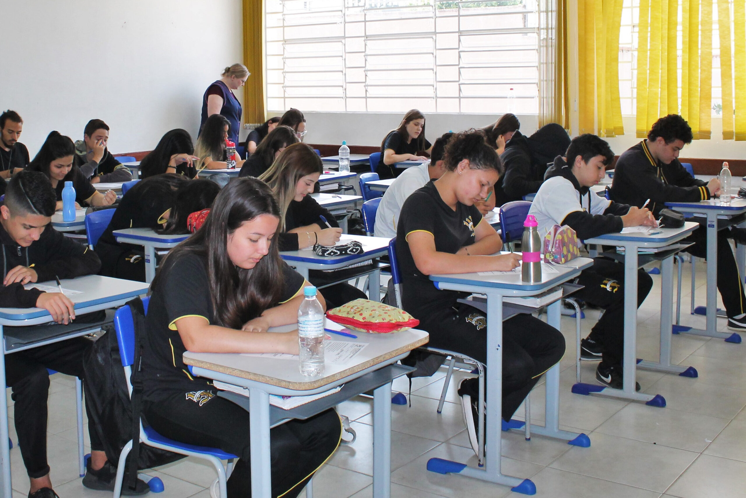 Conheça as candidatas a Escola do Ano no "Melhor de Curitiba" e dê seu voto